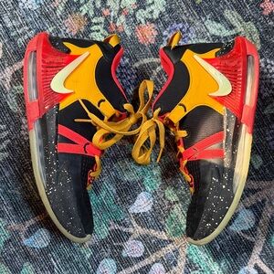 Nike LeBron witness 7 GS black red yellow kids basketball shoes youth size 5.5